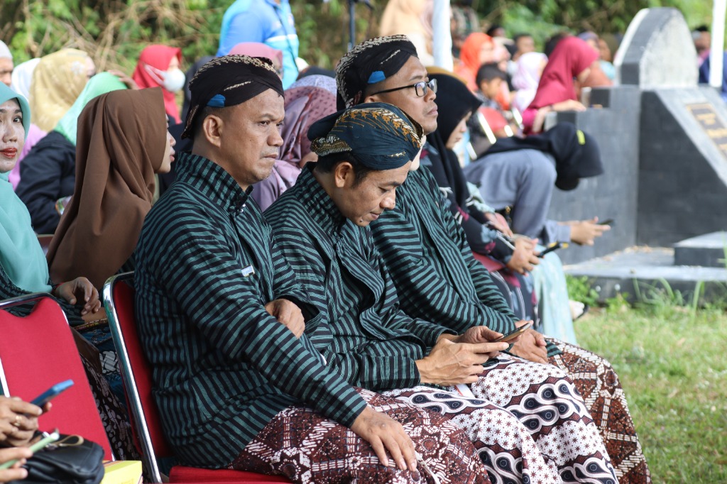 Peringatan Hari Busana Adat Jawa Surjan