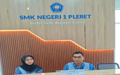 Resepsionis Ada di Pleret